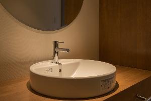 洗面台<BR>31平米　レジデンシャルファミリールーム　シングルベッド2台（ベッド幅110cm）全室無料Wi-Fi