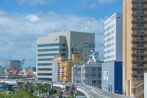 壷川駅方向からのホテル外観