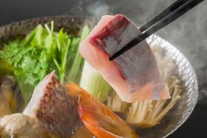 【宗田節出汁鍋】土佐鯛と旬魚の旨味が宗田節のお出汁にぎゅっと凝縮！冬にぴったりなあったか味覚鍋を堪能