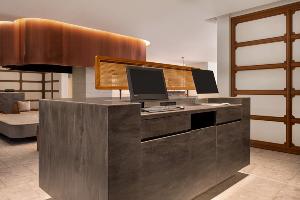 フロント　(Business Center)