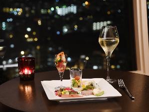 【最上階プレミアラウンジ】那覇の景色を一望しながら贅沢なひとときを