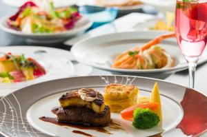 【ふゆの北海フレンチ】和牛フィレ肉のロッシーニ、ズワイ蟹の2色パスタ、牛ホホ肉のクリームスープ付き