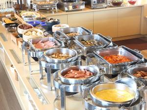 ＜朝食バイキング＞和食、洋食、オリエンタル料理等、さまざまなメニューをご用意しております。