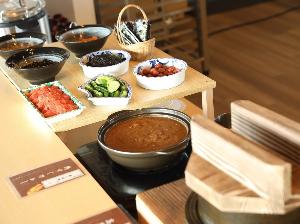 ＜朝食バイキング＞白ご飯のお供も多数ご用意しております。
