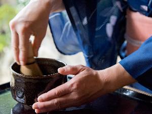 *【お抹茶】お部屋にて丁寧に点てたお抹茶と季節のお菓子をご用意させていただきます。