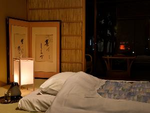 *【お布団・行灯】外湯・館内など満喫された後は、お部屋にて1日の疲れを癒してください。
