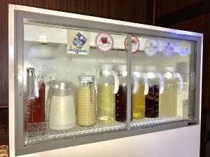 ドリンクコーナー（トマトジュース・牛乳・カツゲン(北海道限定品)・酢ドリンク(約５種類)）