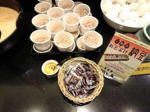 十勝でとれた「とよまさり大豆」だけを使った中粒タイプの納豆『おとぷけ納豆』もご用意しております。