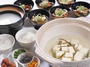 和食の種類も豊富です！うどん・そばのつゆは温かい＆冷製をご用意！