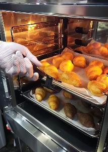 焼き立てパン