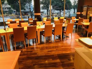 朝食バイキング店内