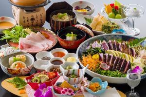 【藁焼きカツオの7種味比べ土佐風会席】カツオ好きにはたまらない、カツオを7種の味で存分にご堪能！