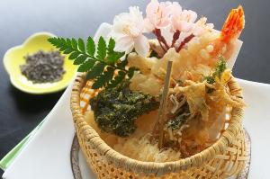 【揚物】旬の筍の錦糸揚げやもっちもちの四万十青さのり、生姜かき揚げなど、高知食材の天麩羅を昆布塩で♪