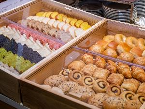朝食ビュッフェ（パン）