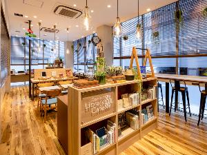 【ライブラリーカフェ】営業時間：14時〜24時◆無料でご利用いただけます。