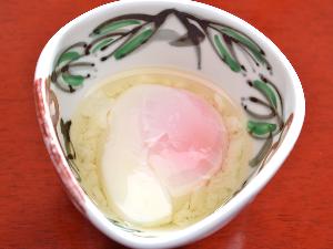 ≪朝食バイキング≫プルプルの温泉玉子は長崎産の醤油でお召し上がりください。