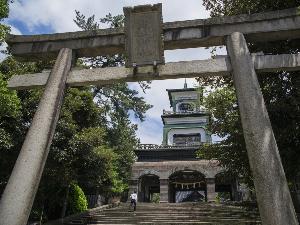 尾山神社神門 (写真提供：金沢市）【当館出て左へ、片町交差点右折、尾山神社交差点右折 徒歩約20分】