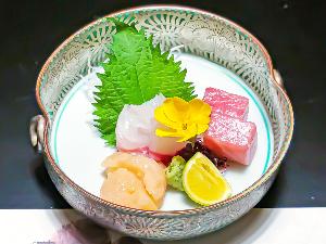 *【お造り】鯛・縞鯵・鮪など鮮度の高いお造りをご提供させていただきます。