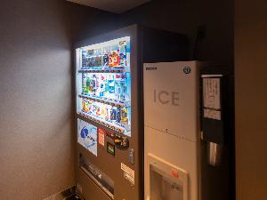 フロント（自動販売機＆製氷機）