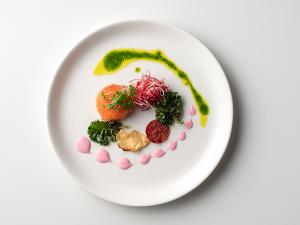 美しいアンティパストから始まるランチコース