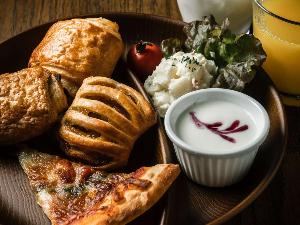 【優雅な朝食をお楽しみくださいませ】