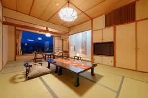 ５階～７階に位置する新館和室。１０畳+広縁のゆったりお寛ぎいただけるお部屋です。加湿空気清浄機設置