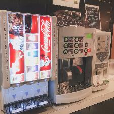 ウェルカムドリンクサービス<BR>15時から24時まで1階ラウンジにてご利用頂けます。