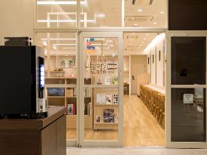 【ライブラリーカフェ】営業時間：14時〜24時◆無料でご利用いただけます。
