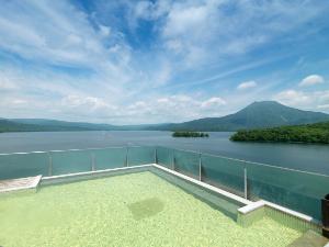 ■天空露天風呂「天女の湯」／広い湯船から眺める素晴らしい景色に感動！
