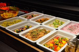 ビュッフェスタイルの朝食は『欧風デリカテッセン』をコンセプトにバラエティにとんだ料理をご提供いたします。野菜を豊富に使った彩り鮮やかな総菜をお召し上がりください。※画像はイメージ