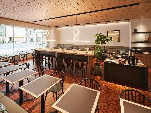 カフェテラス　1階<BR>朝食(7:00-9:30 9：00ラストオーダー)、昼食(11：30-14：30 14:00ラストオーダー/平日のみ)
