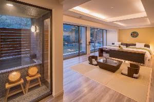 お部屋に源泉掛け流しの露天風呂付客室です。・セミタプルベッド<BR>