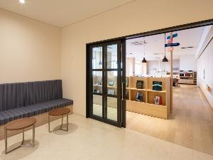 【ライブラリーカフェ】営業時間：14時～24時◆無料でご利用いただけます。