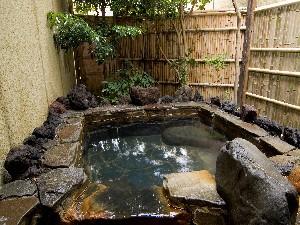 温泉露天風呂の他に岩風呂付