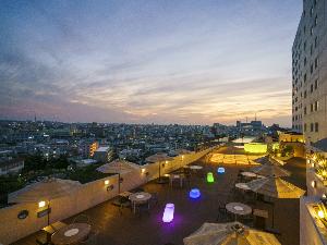 【BBQテラス】夕暮れ空から星空の移ろい、心地よい風はリゾート気分を感じられます。