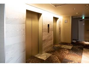 エレベーター前
