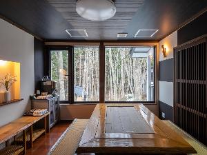 館内には囲炉裏も設置。和の雰囲気でほっと一息ついてはいかがでしょうか。
