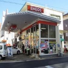当館隣接のガソリンスタンド！　便利ですよ。