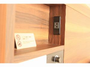 お部屋には、デスクや枕元にコンンセント ＰＣ、スマートフォン、タブレット等の充電に便利