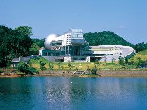 【佐賀県立宇宙科学館】当館より車で約15分
