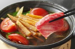【黒毛和牛ケンピすき】当館イチオシの逸品！甘～い芋ケンピとトマトすき焼きのハーモニーが絶妙♪