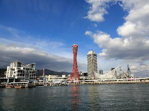 【周辺観光】神戸港を挟んで西側に広がる神戸ハーバーランド。ショッピングや観光や食事などが楽しめます。