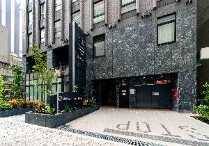 ホテル提携駐車場あり※料金：2,000円/1台・1泊（先着順・予約不可） 営業時間：平日・土曜日ーAM7:00～PM22:00 日曜・祝日ーAM7:00～PM21:00