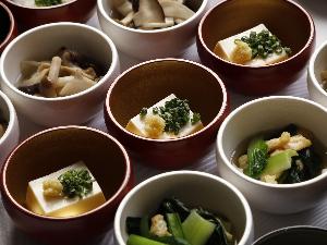 朝の彩り御膳と味めぐり小鉢横丁