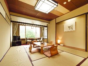 ★【スタンダード和室／30～35平米】国立公園の山々の景色は、まるで一枚の絵画の様