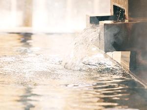★【B2 大浴場　鹿の湯／湯口】定山渓一を誇る泉質は、肌に柔らかく湯上りもポカポカ
