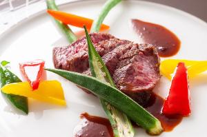 【ヴィアンド】柔らかいお肉と香ばしいエストラゴンソースがよく合う♪和牛の希少部位「カイノミ」のグリル