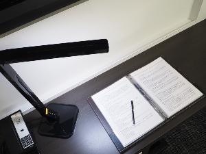 USBポートを備えたデスクライト