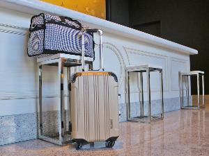 チェックイン前およびチェックアウト後に、フロントにてお荷物をお預かりいたします