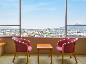 【客室からの眺め／北側】天童市街をはじめ東根市・村山市まで一望。夜は夜景も綺麗です。